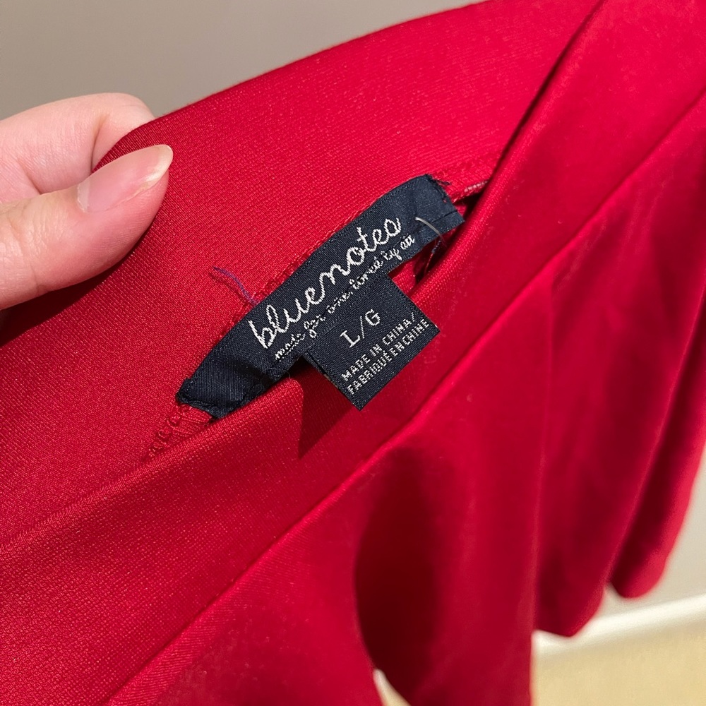 Red skirt - Picture 3 of 3